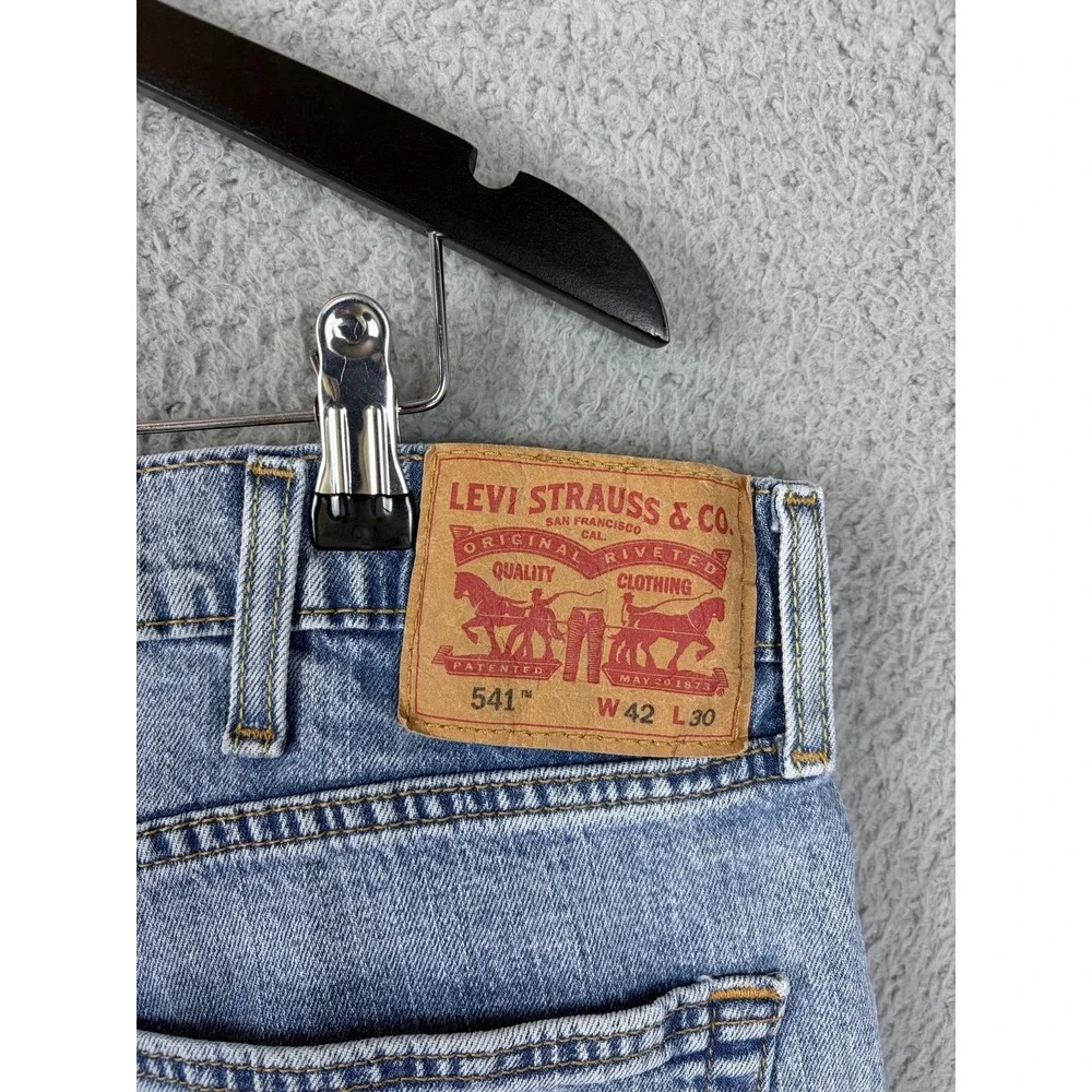 Levis 541 Jeans Mens 42x30 Blue Light Wash Athletic Tapered Stretch Denim Men